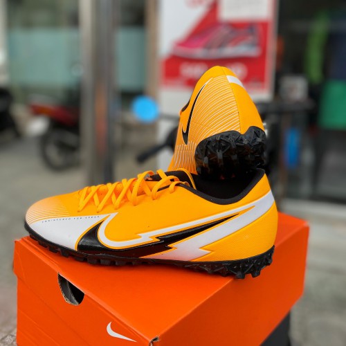 Giày đá bóng NIKE MERCURIAL VAPOR 13 ACADEMY TF  – VÀNG CAM/ TRẮNG chính hãng