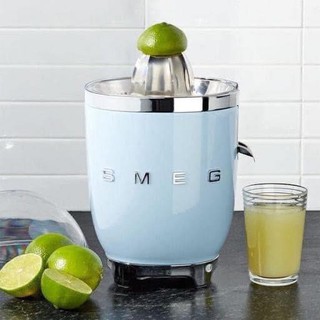 Máy vắt cam Smeg xinh xắn