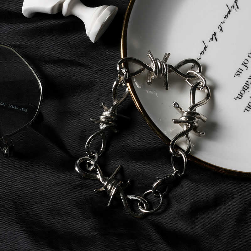 Vòng tay phong cách hip hop cá tính