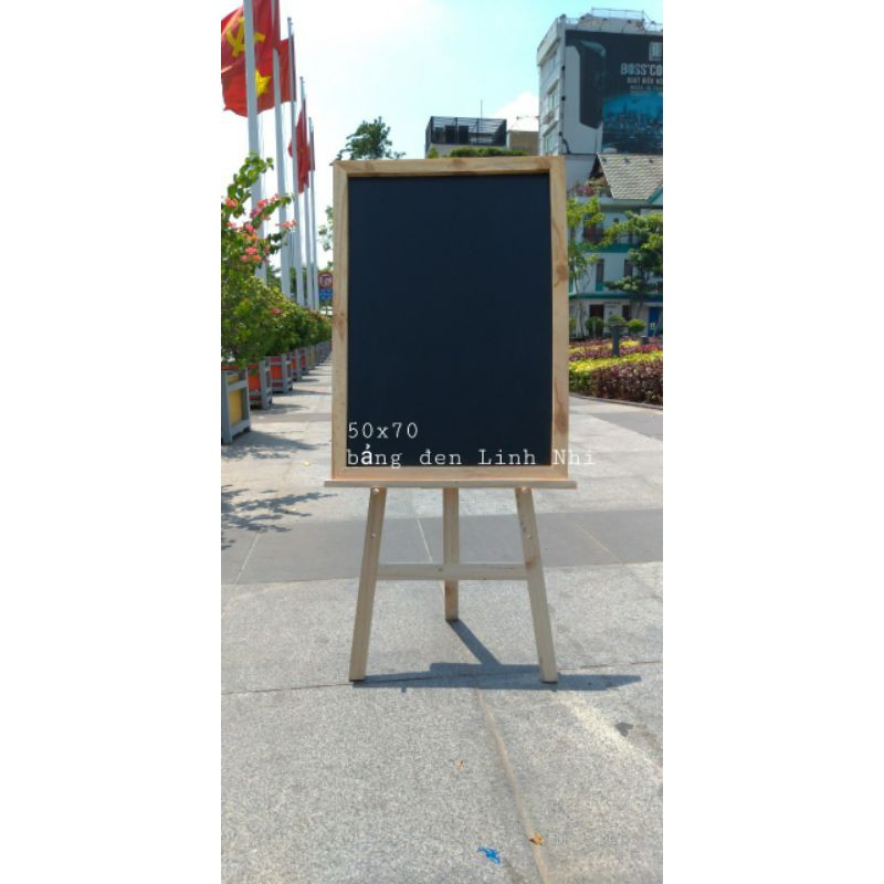 Bảng đen menu size 50x70 kèm giá đỡ, tặng 1 hộp phấn màu