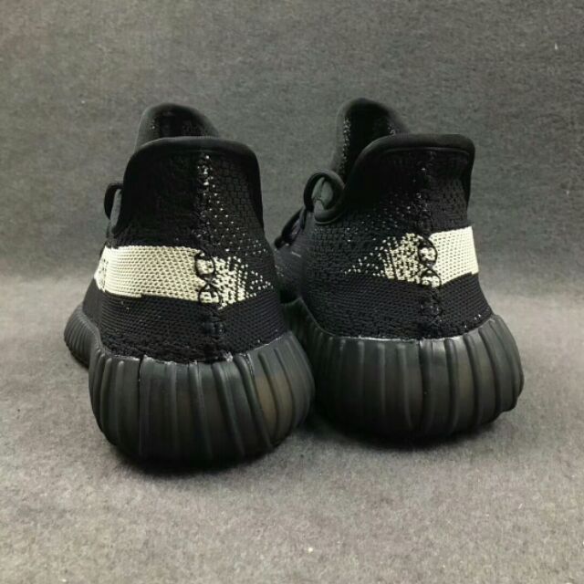 Giày Thể Thao Màu Trắng Của Dòng Adidas Yeezy Boost 350 V2