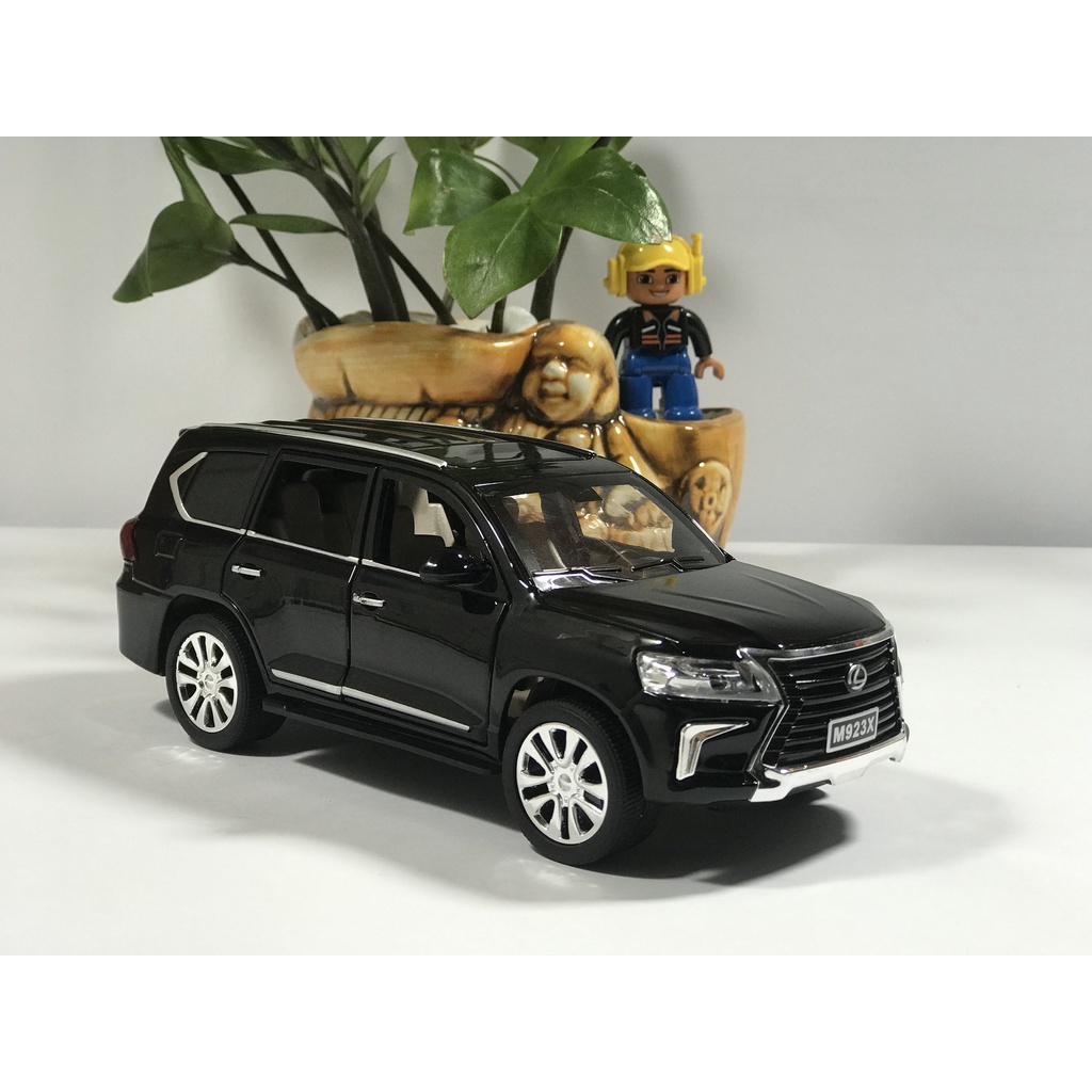 Mô hình xe ô tô Lexus LX570 tỷ lệ 1:24 bằng kim loại giá rẻ nhất