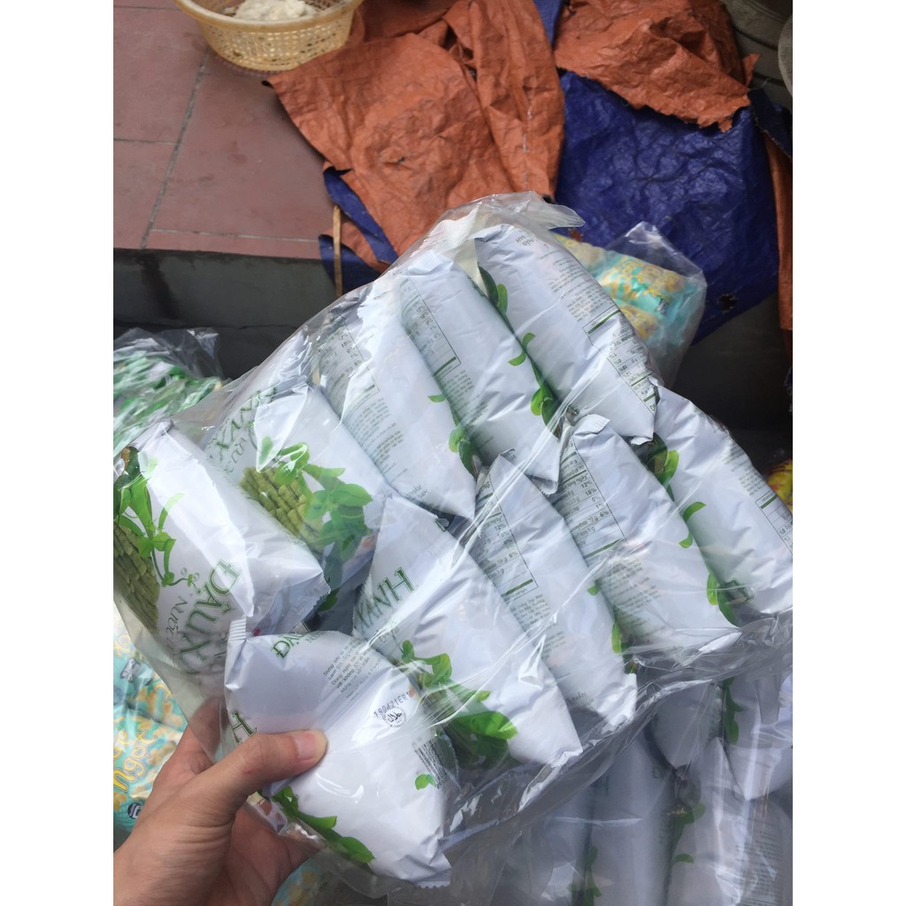 Bịch 10 gói bim bim Oishi đậu xanh nước dừa 15g/gói