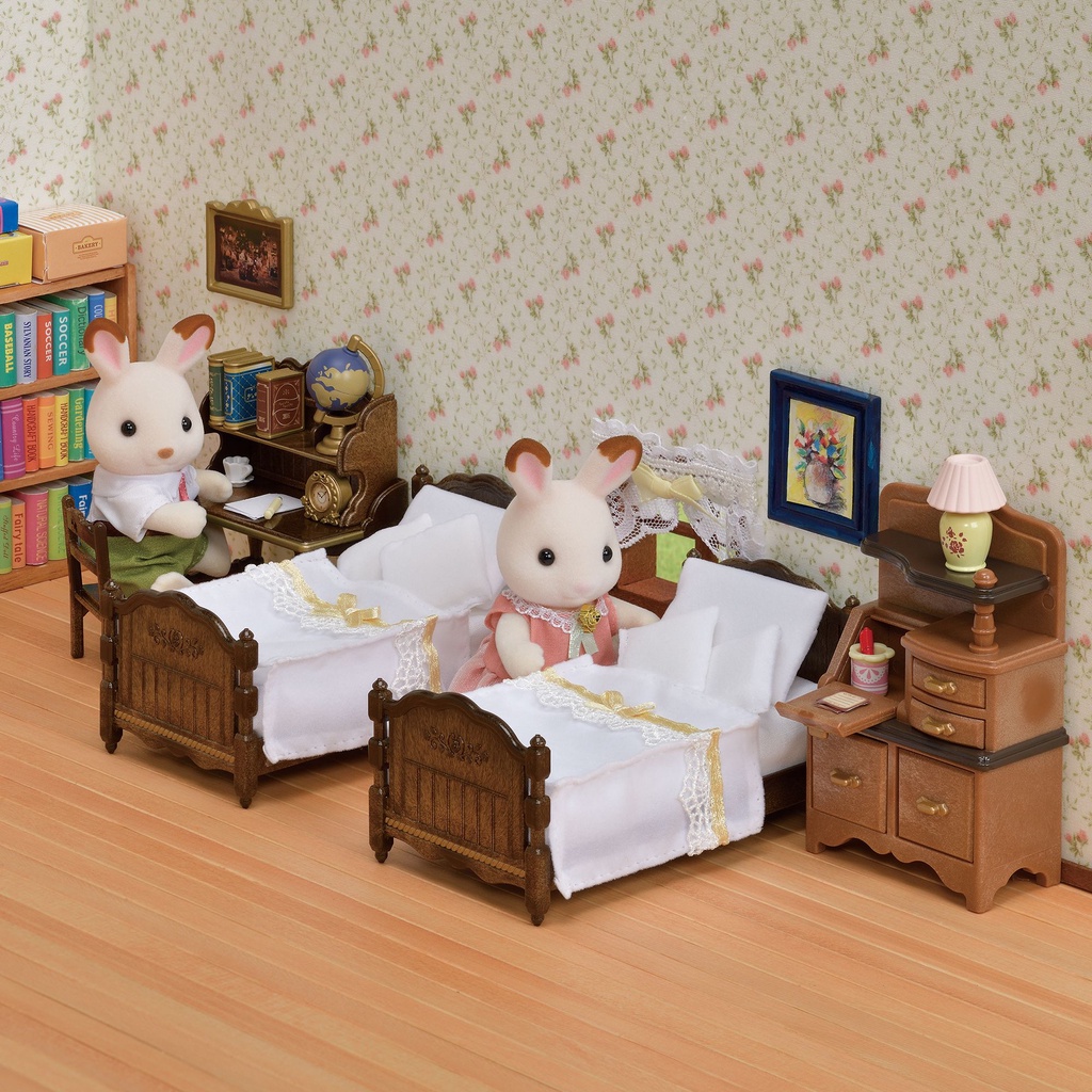 Đồ Chơi Sylvanian Families Bộ Giường và Tủ Đầu Giường Cổ Điển Classic Bed n Chest Set