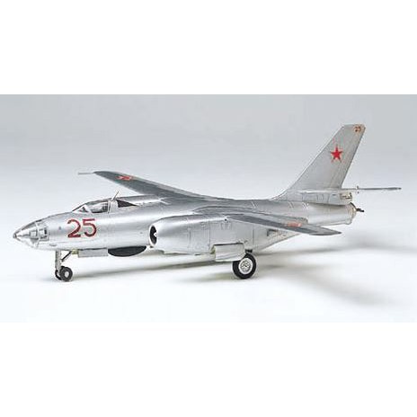 61601 Mô hình máy bay quân sự 1/100 SCALE ILYUSHIN IL-28 BEAGLE  - Gundamchat