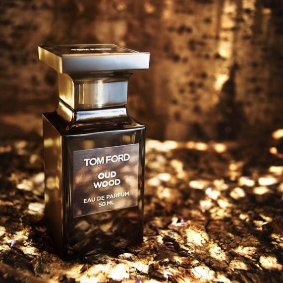 ✧ Mẫu thử nước hoa tom ford oud wood 10 ml dạng xịt.𝒦𝒟.𝒮𝓉ℴ𝓇ℯ️