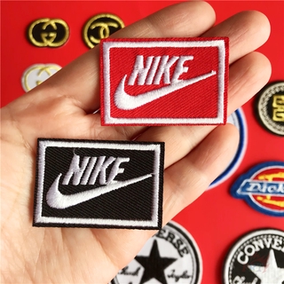 Sticker ủi thêu logo thời trang