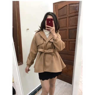 Áo dạ dáng ngắn buộc đai