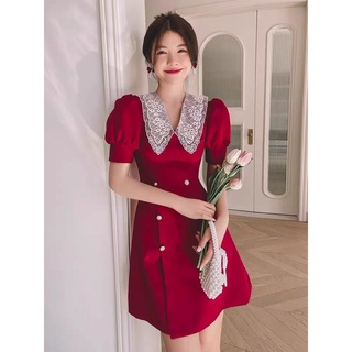 Đầm đỏ cổ ren tay phồng