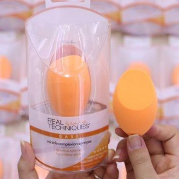 Mút tán nền Real Techniques Miracle Complexion