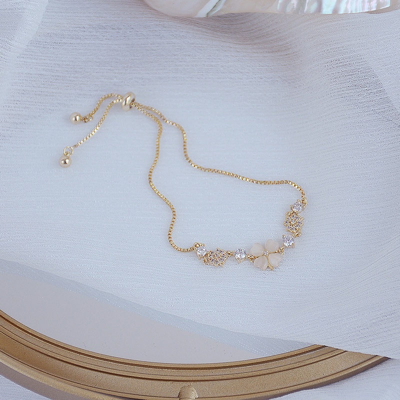 Vòng tay mạ vàng 18K đính đá zircon mặt hình cỏ bốn lá xinh xắn