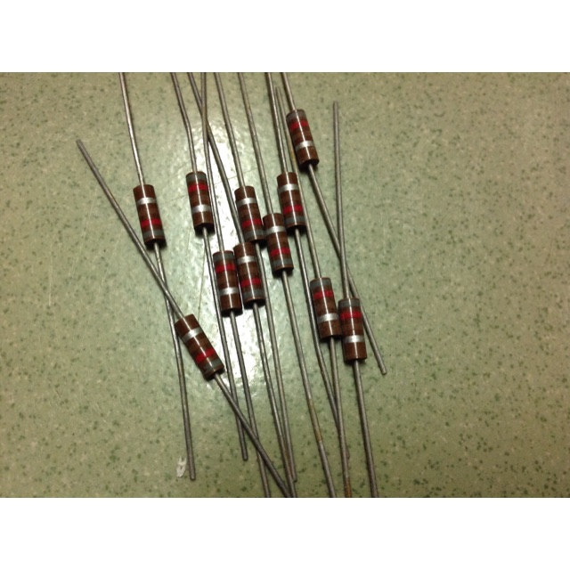 Điện trở 820R-1/2w