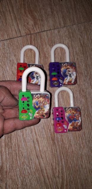 Một chiếc ổ khóa số mini bằng nhựa rất đẹp