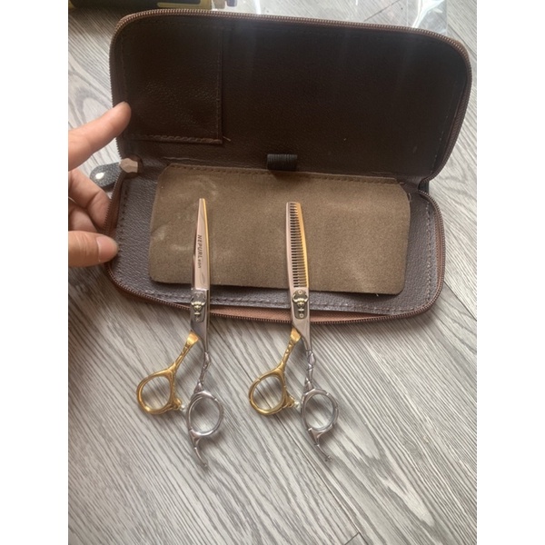 Kéo cắt tóc đầu sói cao cấp màu đen và vàng chất liệu thép nhật FMLT-01 bản 6 inch