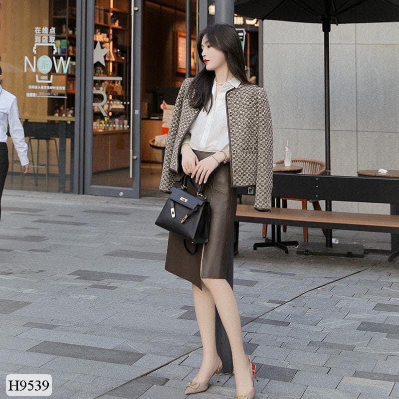 Áo khoác dạ viền nâu tiểu thư sang chảnh | BigBuy360 - bigbuy360.vn