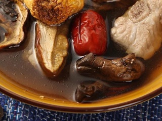 Nấm tùng nhung ( hầm canh, hầm gà, hầm chim câu)