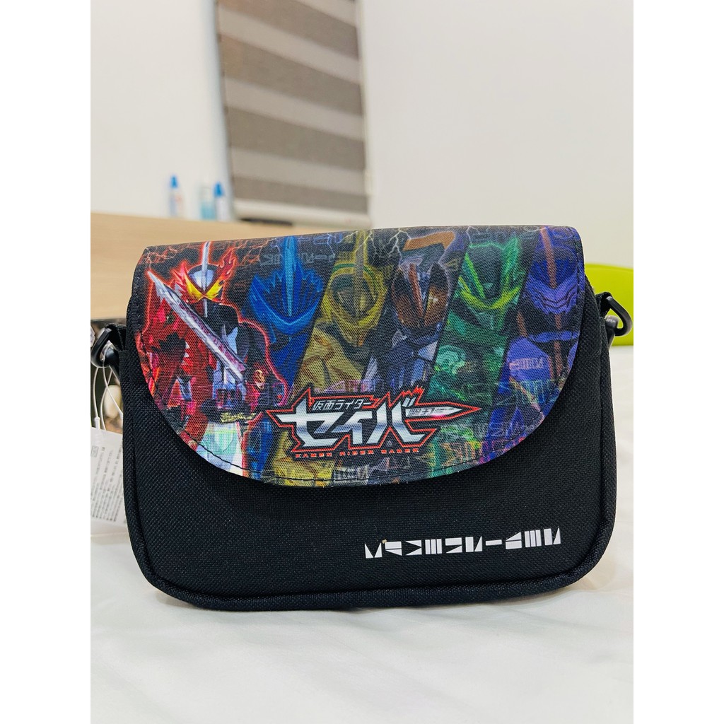 Túi đeo chéo  nhân vật KAMEN RIDER SABER - chính hãng BANDAI