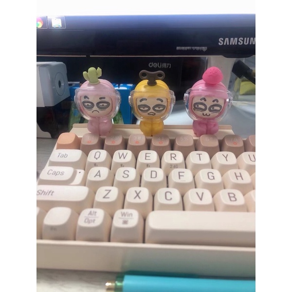 Blind box búp bê trưng bày bàn làm việc, kệ sách bên cạnh bàn phím cơ chính hãng LOFREE siêu đáng yêu