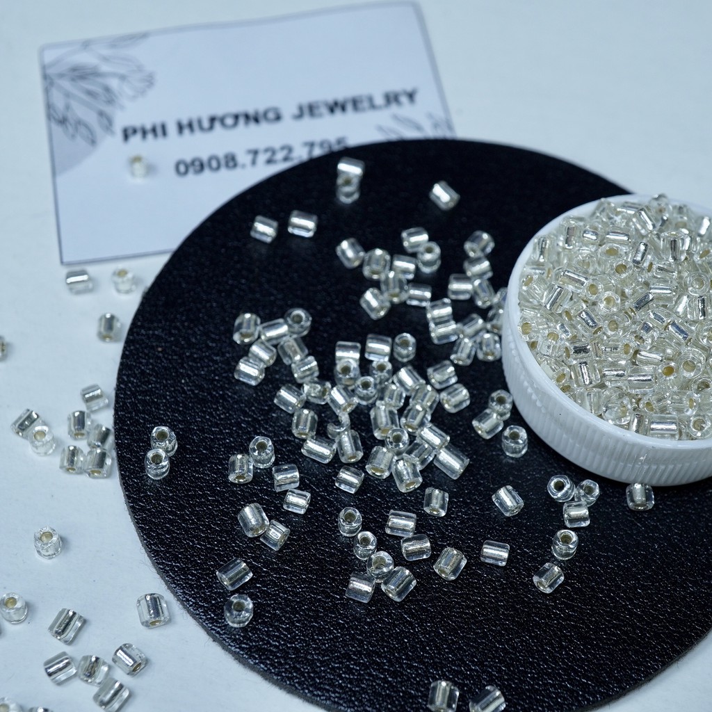 Gói 50gr hạt cườm gãy size 3x3mm tráng bạc đính kết quần áo, làm trang sức, phụ kiện handmade