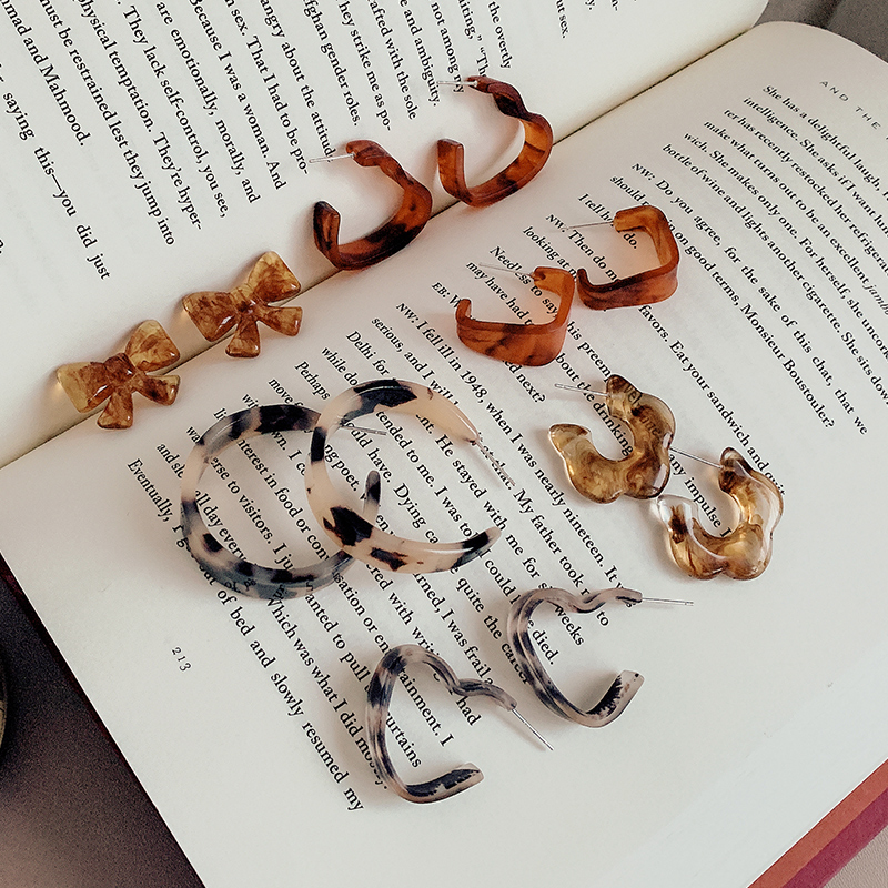 Bông tai họa tiết da báo xinh xắn dành cho nữ