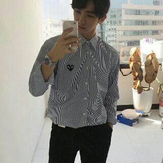 Áo sơ mi sọc tim đen