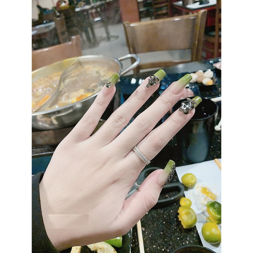 Sập giá nhẫn nữ 1 hàng đá bạc ta nguyên chất