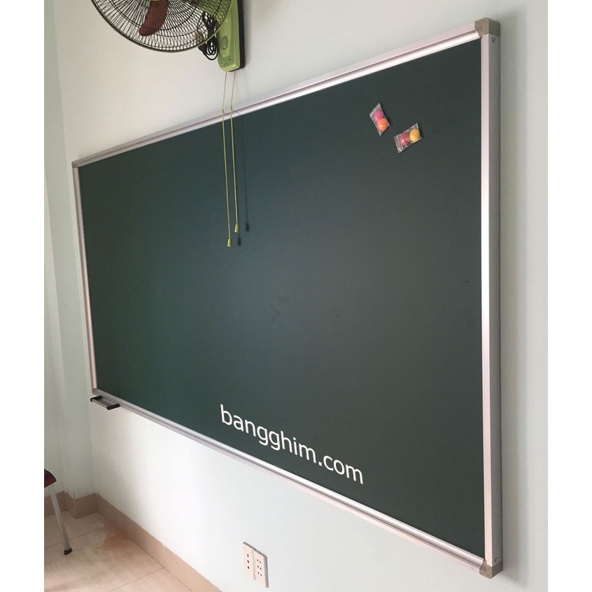 Sơn bảng viết phấn chuyên dụng cho trường học màu xanh rêu, viết tốt, bám phấn dễ lau, chống loá