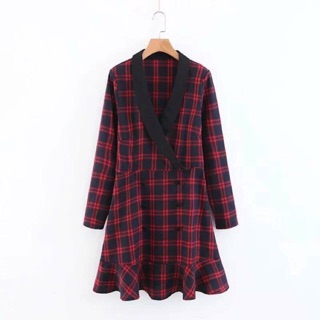 Váy đuôi cá caro đỏ phối cổ dáng vest