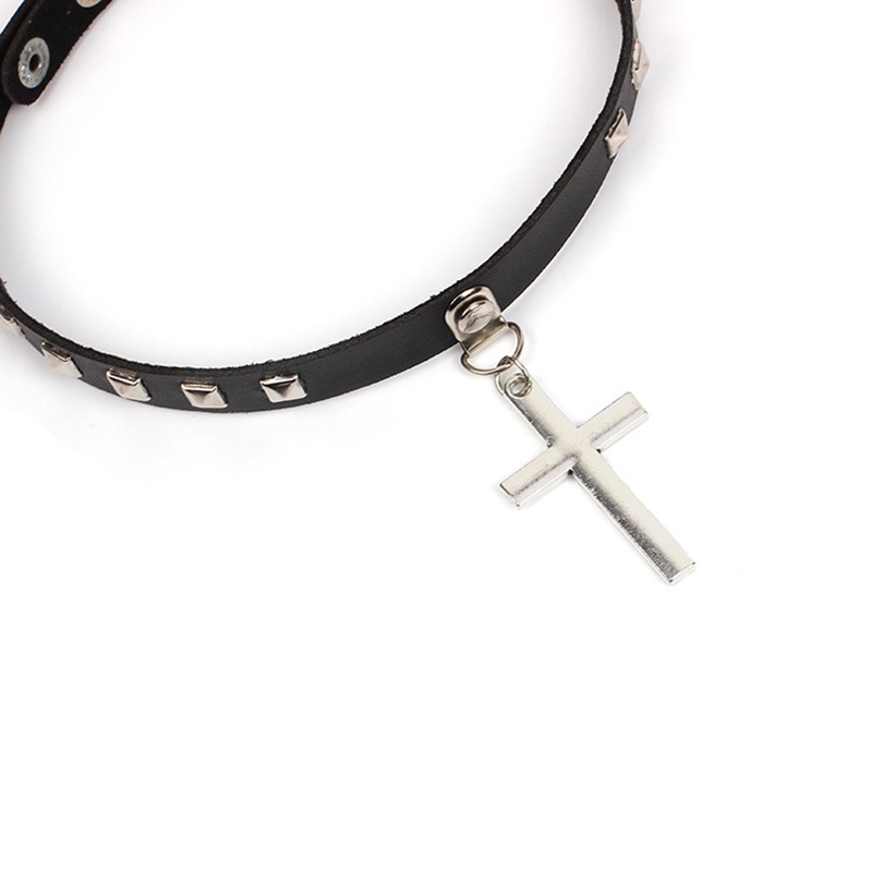 Vòng cổ choker da đính đinh tán phong cách gothic thời trang