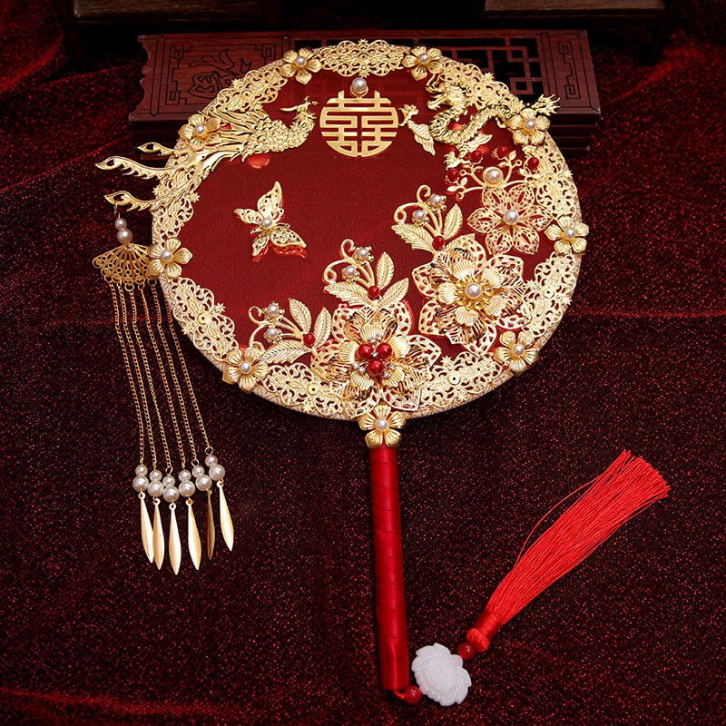 Quạt xếp cầm tay sang trọng cho cô dâu