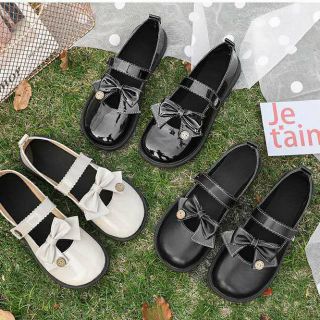 Giày nữ mũi tròn gắn nơ xinh xinh