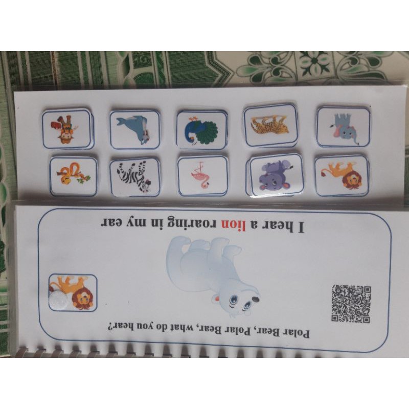 [MONTESSORI] Học liệu tiếng anh kèm file nghe quét mã QR làm bằng giấy in ảnh (1 bộ gồm 4 cuốn)