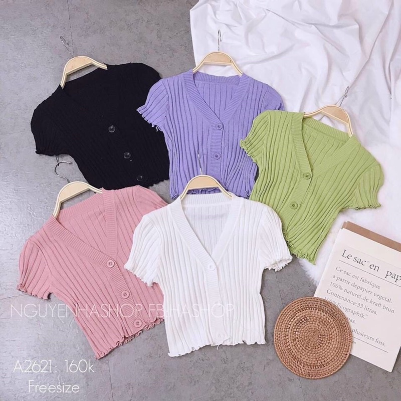 Áo len croptop cúc to dáng ôm, Áo kiểu cài cúc form ngắn cổ tim AL6131 - NhiNhi Shop