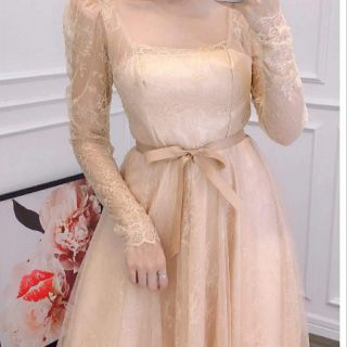 Đầm ren xòe