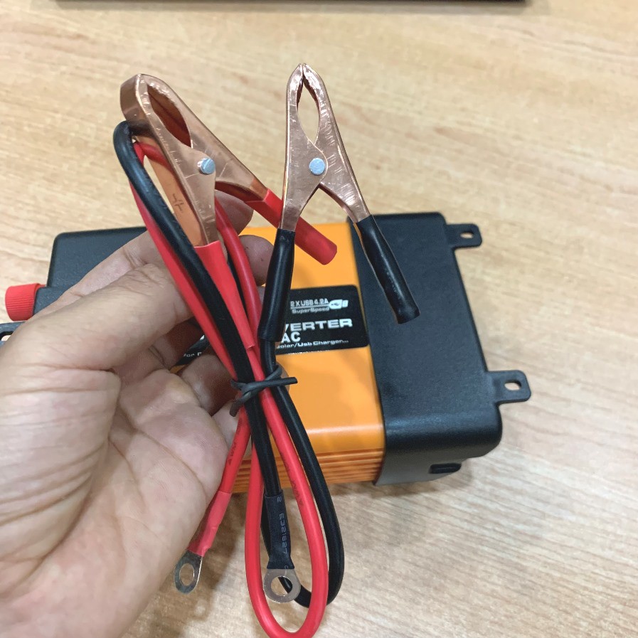 Máy Kích chuyển dòng điện 12V lên 110V, Công suất 300W dùng trên ô tô, gia đình, nhà xưởng, kích cá