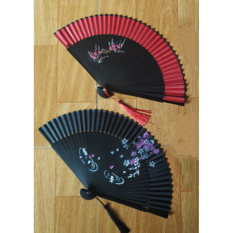 Quạt vải cầm tay nan gỗ dùng cho vũ đạo
