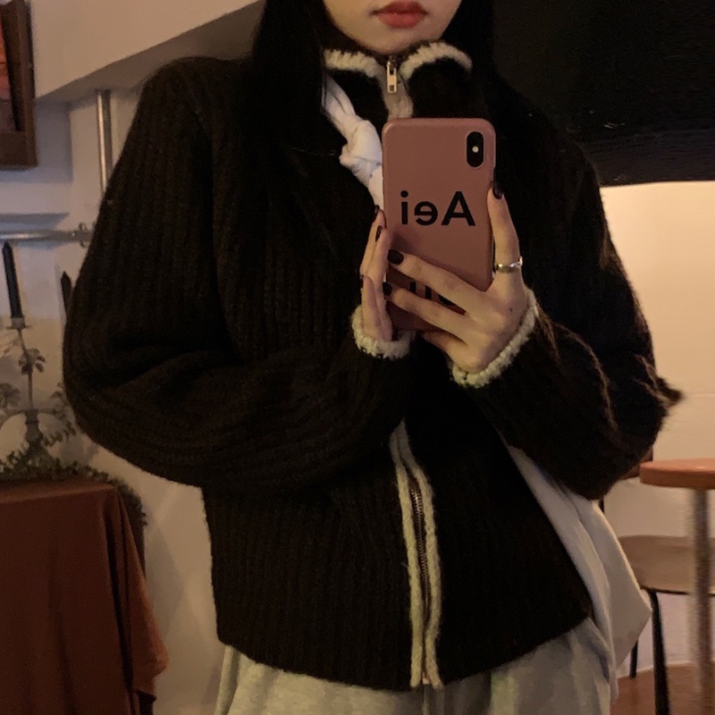 Áo khoác len cardigan cổ đứng kéo khóa màu nâu phối viền trắng style Hàn Quốc