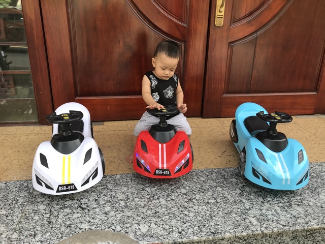 Xe chòi chân ÔTÔ cho bé