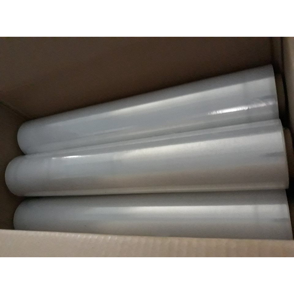 Màng quấn pe trắng 2kg- 3kg 1 cuộn lõi mỏng dành cho người quấn ít độ dính cao quấn chống bụi chống nước.