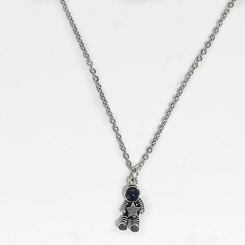 Dây chuyền thép titan mặt hình phi hành gia ngộ nghĩnh thời trang