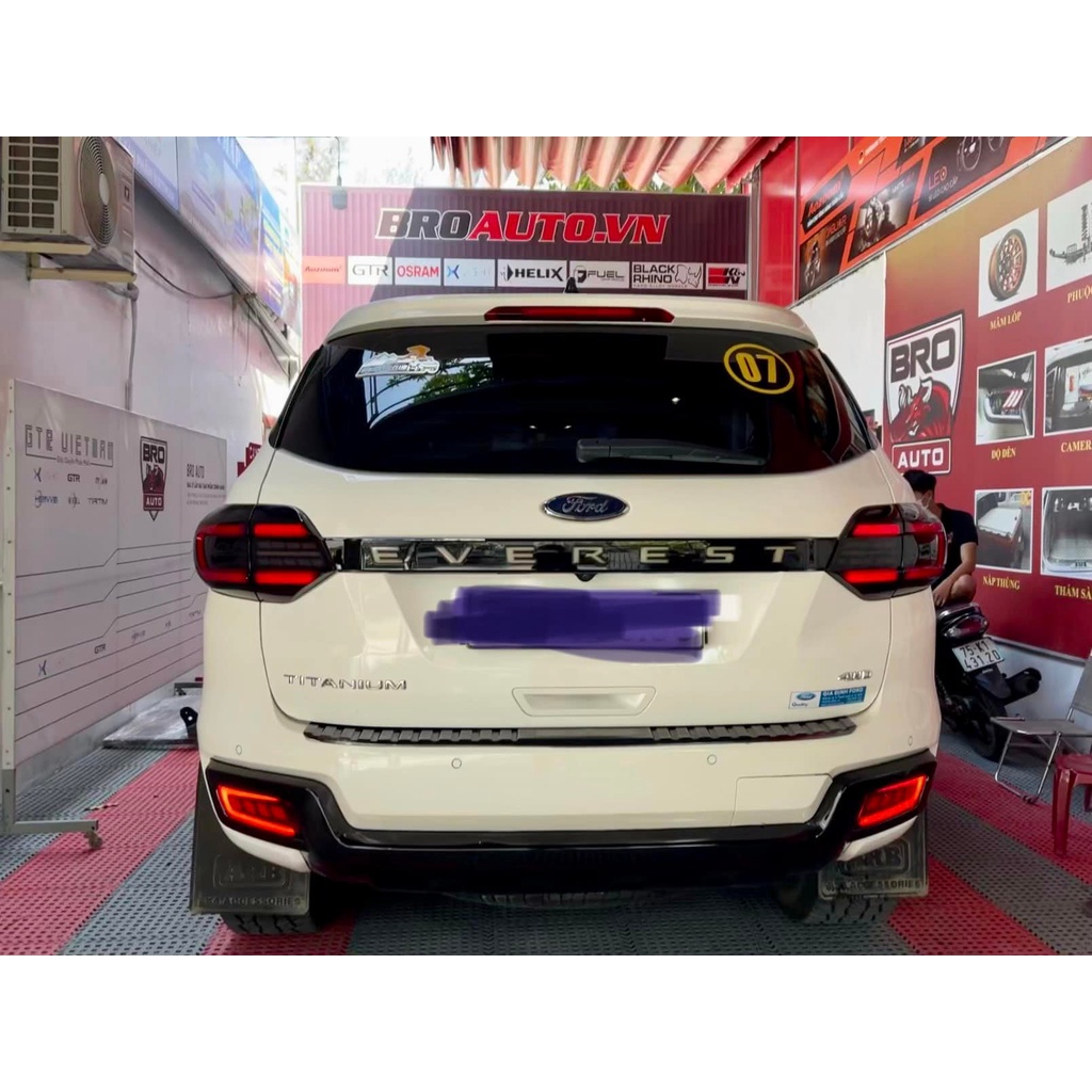 Đèn hậu xe Ford Everest 2016+