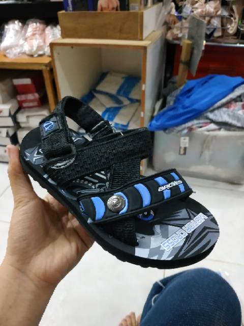 Giày Sandal Leo Núi Thời Trang Năng Động Cho Bé