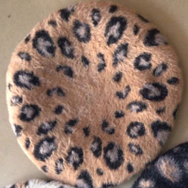 Retro Japanese and Korean style leopard print winter beret for women