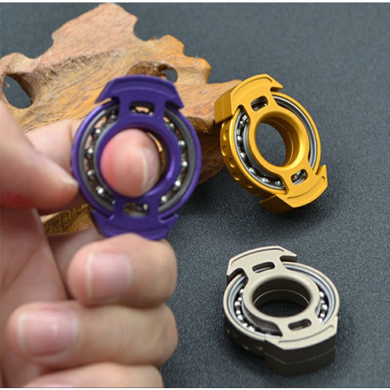 Spinner xỏ ngón hợp kim