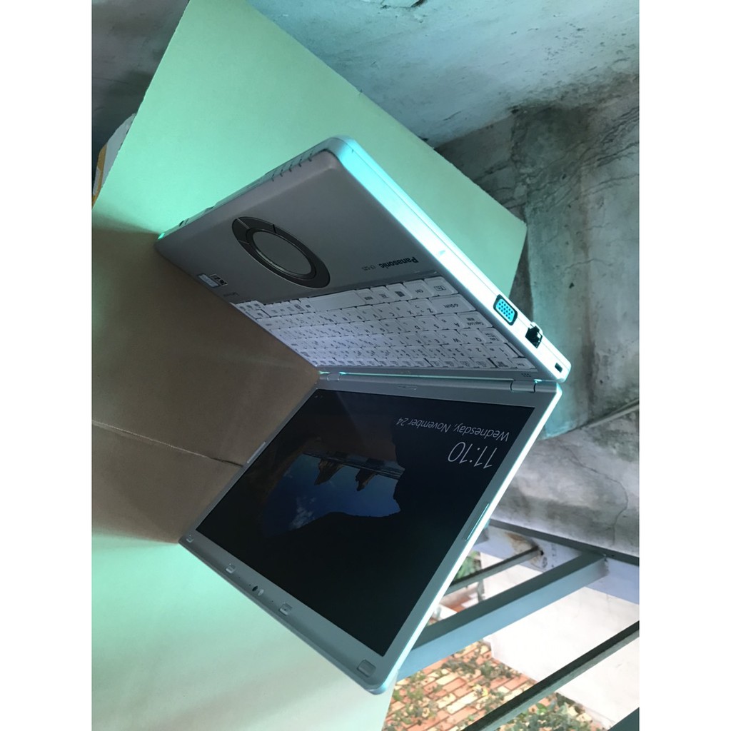 Laptop Panasonic CF-SZ5 core i5 6300U Ram 4G/128 màn hình 12,5 inch full HD Pin 5-6h