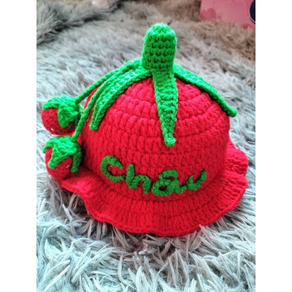 Nón len quả dâu có gắn tên miễn phí cho bé