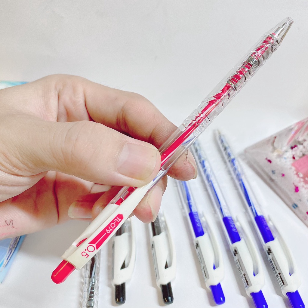 Bút bi Thiên Long TL-079 nét viết trơn êm, mực ra đều và liên tục