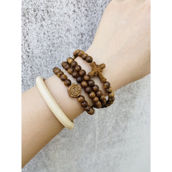 Chuỗi Vòng Trầm Hương Tốc Mix Charm Thánh Giá và Hoa Hồng dành cho khách Công Giáo