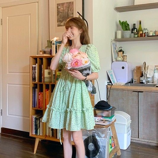 Đầm tay phồng họa tiết hình hoa đáng yêu
