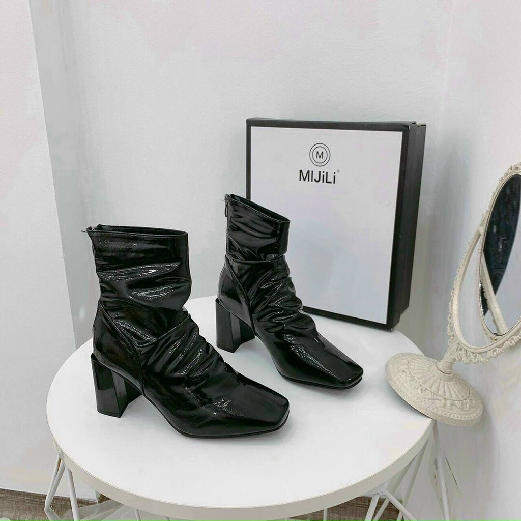 Boots Nhăn Mũi Vuông - Gót Vuông 2 Màu Đen Và Trắng